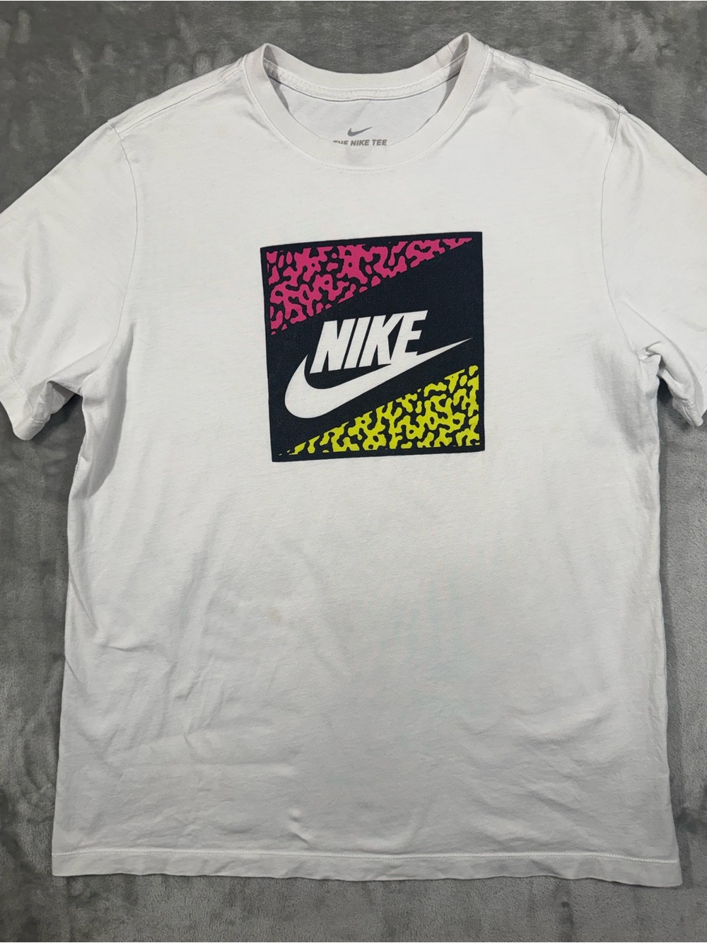 Nike The Nike Tee Men’s L White Cotton Jersey Graphic Logo Crew Neck T-Shirt